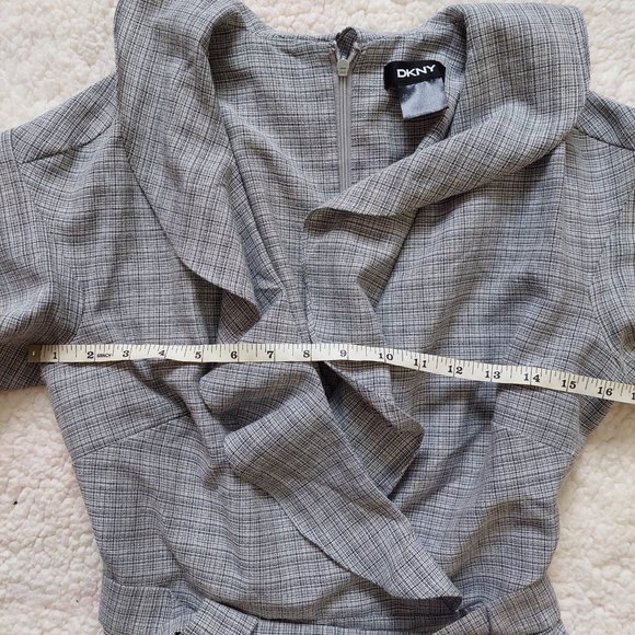 Grey plaid dress with deep v, ruffles, and belt, women's size 6 - Picture 4 of 8